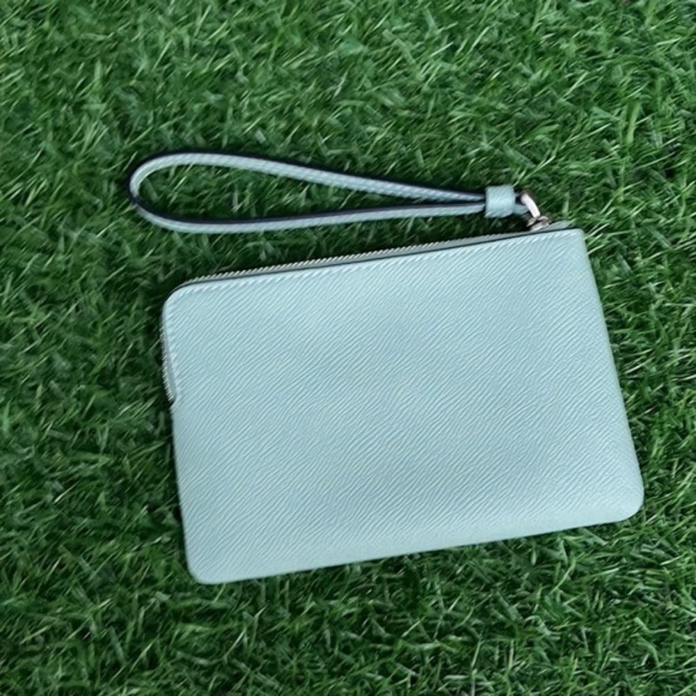 Coach Corner Zip Wristlet Leather NWT - Picture 2 of 14